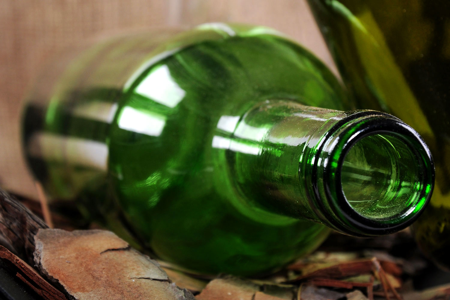 wine-bottles-glass-green-flint-beverage